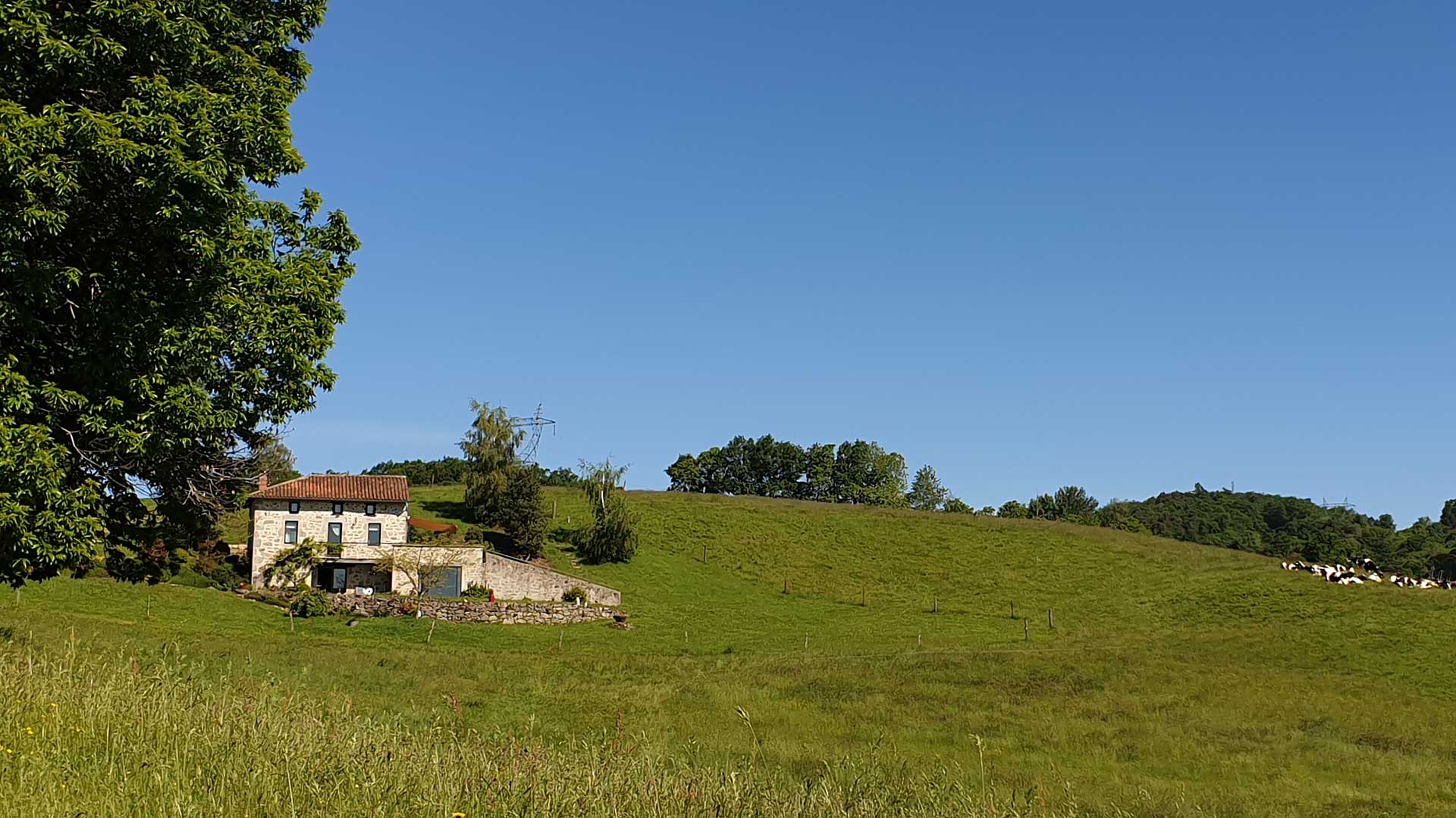 Location de maison de charme <bt> avec jacuzzi et sauna dans le Cantal